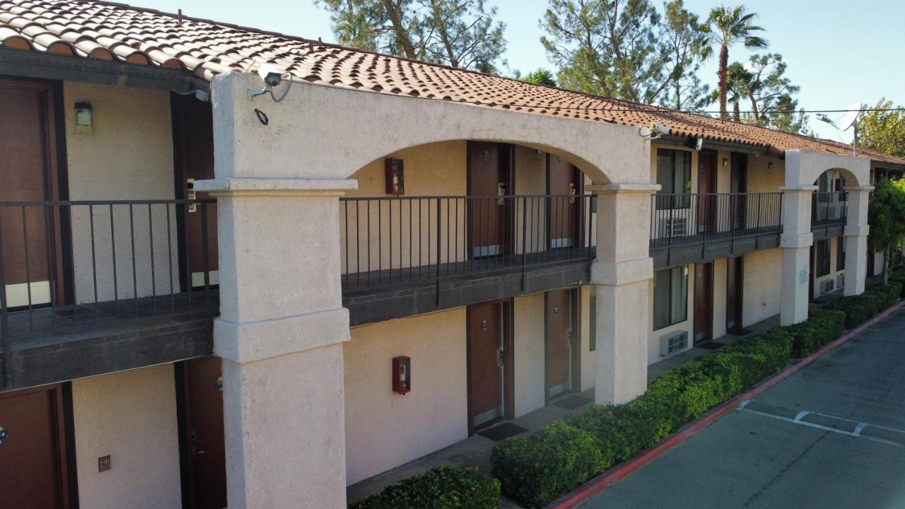 Hospitality Inn San Bernardino Esterno foto
